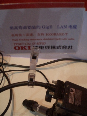 OKI Electric Cable High sliding 1394b cable connected toHitachi KokusaiCamera KP-F145GV